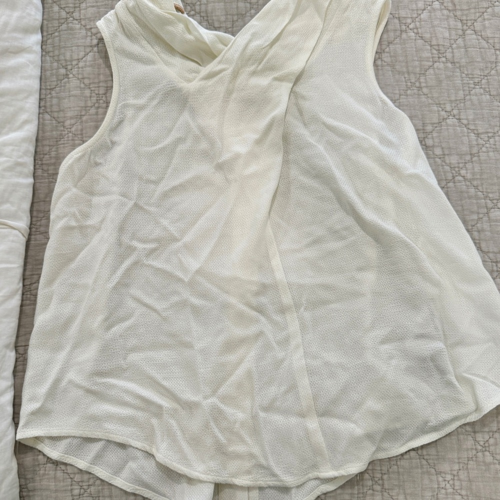 Maeve by anthropology top. Size 4P. Buttons down the back.